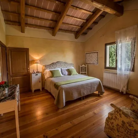 Villa Elegant And Refined With A Beautiful Blue Pool