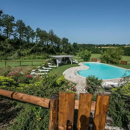 Elegant And Refined With A Beautiful Blue Pool * לורו צ'יופנה